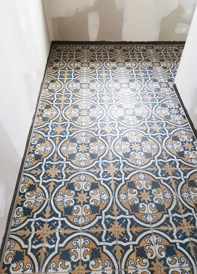 Dekorative Bodenfliesen